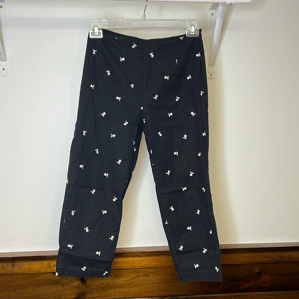 Vintage 90’s Black‎ Floral Embroidered Capri Pants- 6
